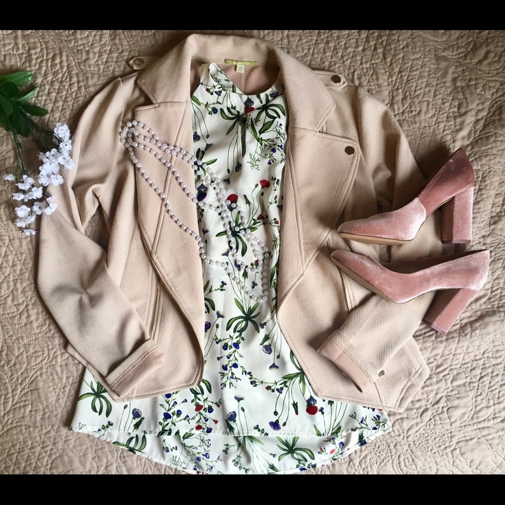 LAST ONE! Ivory Tank with Blossoms - Picture 2 of 5